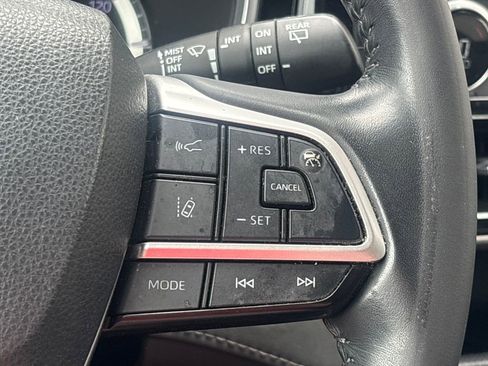 Used 2022 Toyota Highlander XLE FWD image 22