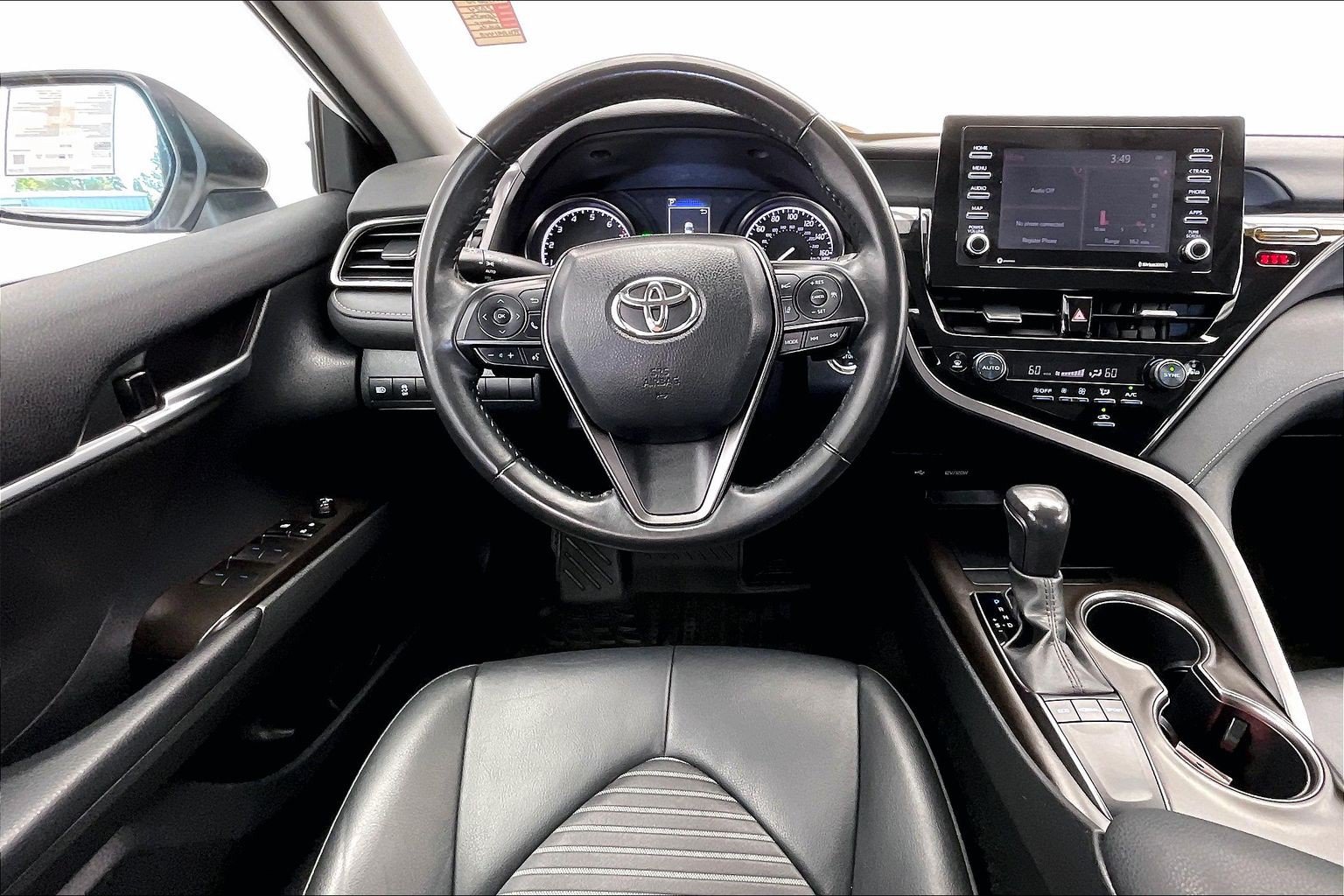 Used 2024 Toyota Camry SE w/ Convenience Package FWD image 4