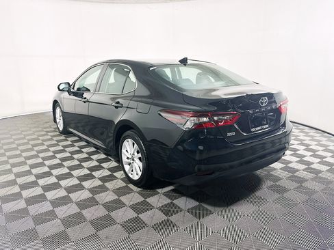 Used 2022 Toyota Camry LE FWD image 5
