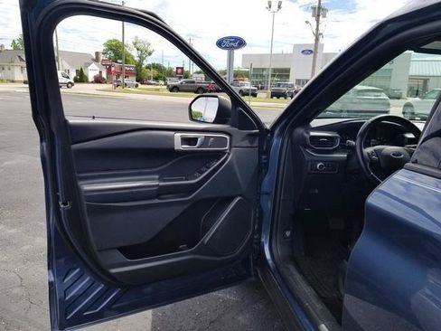 Used 2020 Ford Explorer XLT w/ Equipment Group 202A AWD/4WD image 10
