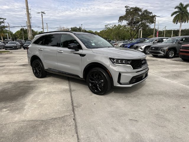 Used 2023 Kia Sorento SX AWD/4WD image 16