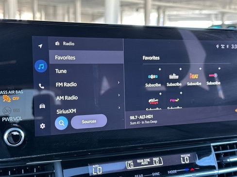 Certified 2025 Toyota Sienna XLE Woodland Edition AWD/4WD image 18