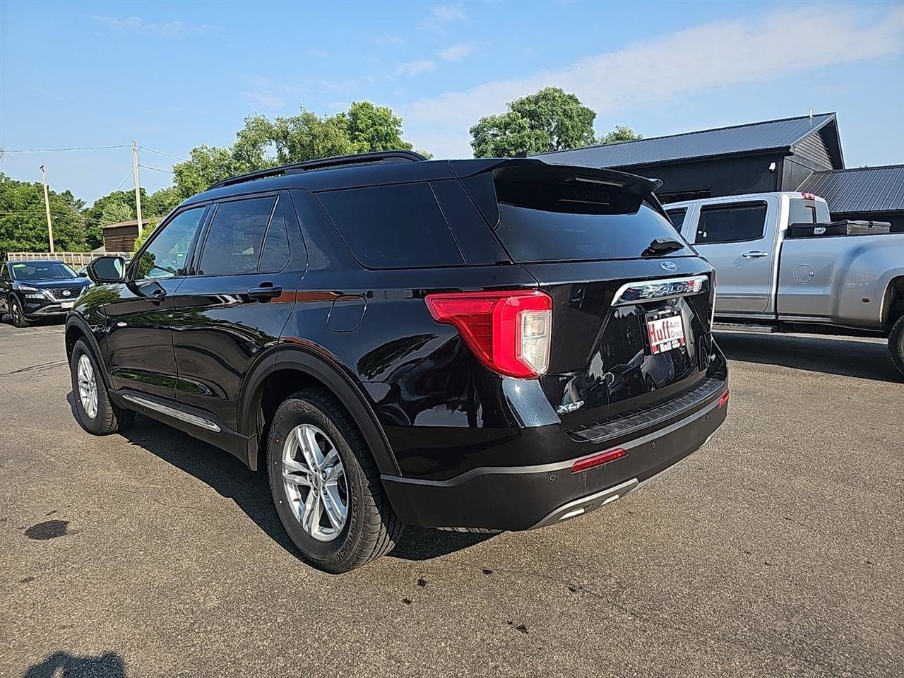 Used 2020 Ford Explorer XLT w/ Equipment Group 202A AWD/4WD image 5
