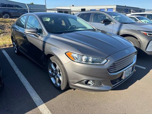 Used 2014 Ford Fusion SE FWD image 4
