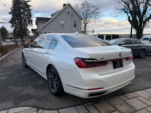 Used 2020 BMW 750i xDrive w/ Cold Weather Package image 5