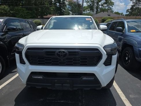 Used 2024 Toyota Tacoma TRD Off-Road w/ TRD Off Road Premium Package AWD/4WD image 2