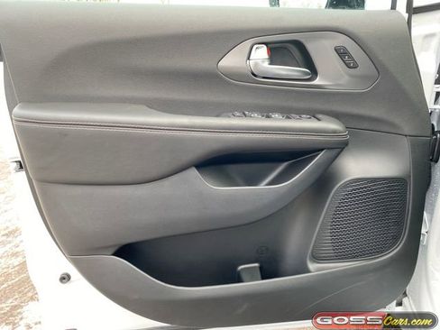 New 2026 Chrysler Pacifica Select image 24