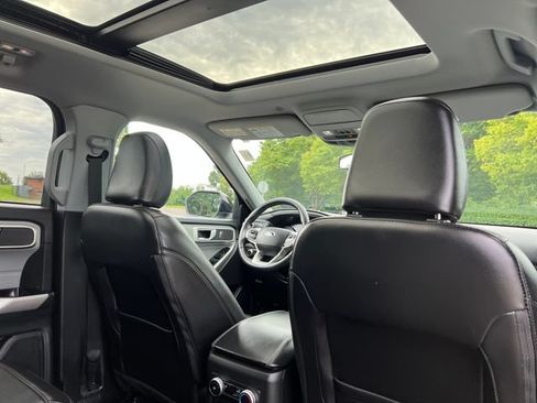 Used 2023 Ford Explorer XLT w/ Equipment Group 202A AWD/4WD image 33