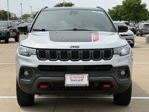 Used 2025 Jeep Compass Trailhawk image 8