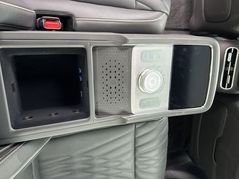 Used 2025 Genesis G90 3.5T image 18