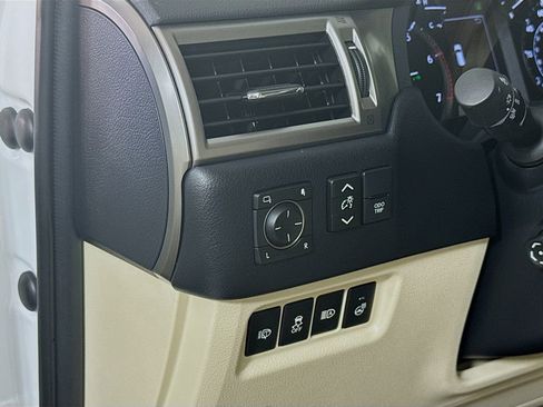 Used 2023 Lexus GX 460 Premium w/ Premium Package image 10