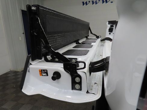 Used 2025 GMC Sierra 2500 SLE image 32