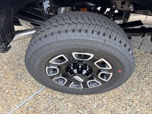 New 2026 Ford F350 Platinum w/ FX4 Off-Road Package AWD/4WD image 17