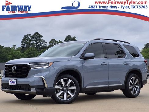 Used 2024 Honda Pilot Touring image 1
