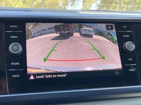 Used 2022 Volkswagen Taos SE w/ Driver Assistance Package image 20