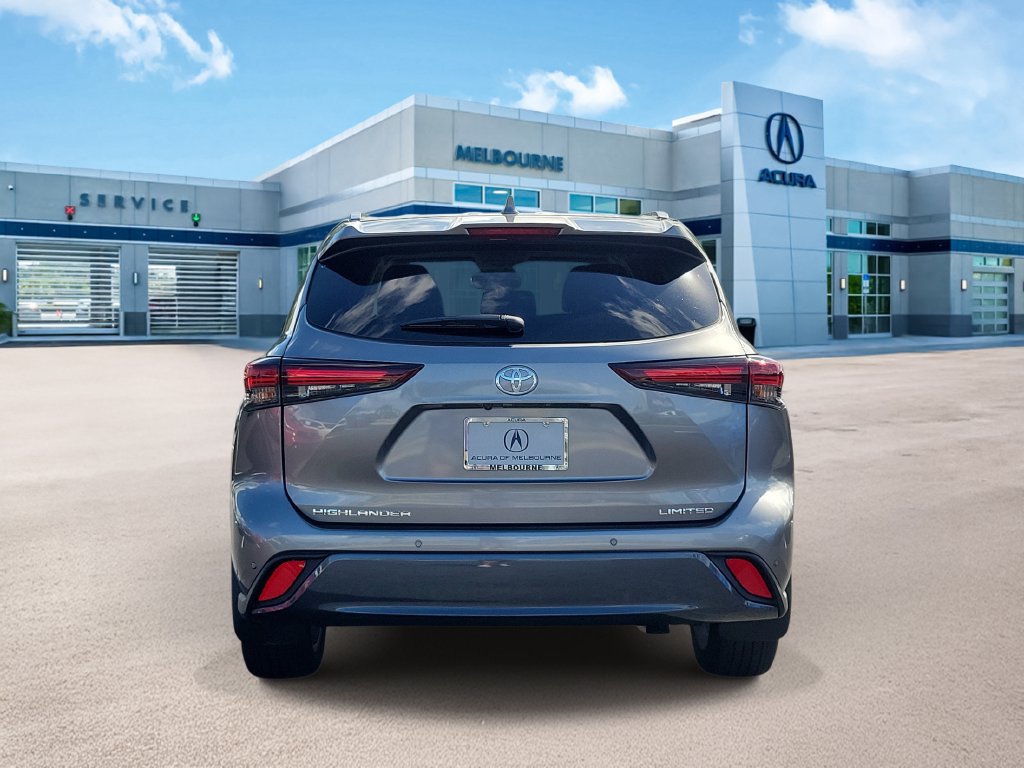 Used 2025 Toyota Highlander Limited FWD image 5