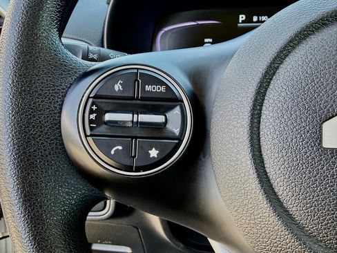 Used 2025 Kia Soul LX FWD image 28