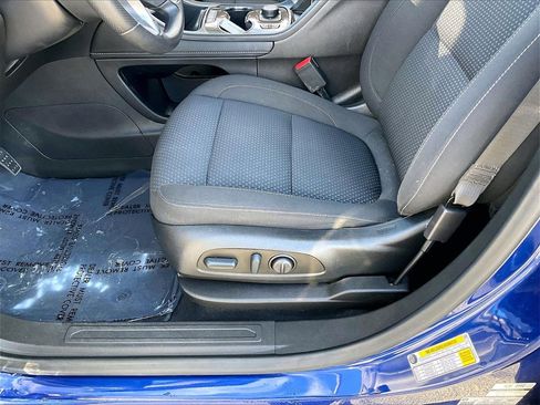 Used 2023 GMC Acadia SLE w/ Driver Convenience Package image 34