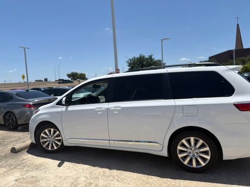 Used 2017 Toyota Sienna LE AWD/4WD image 13