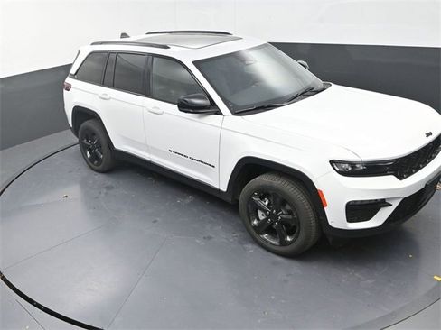 New 2025 Jeep Grand Cherokee Limited image 9