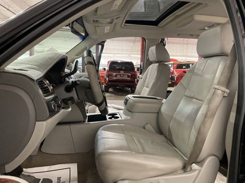 Used 2007 Chevrolet Avalanche LTZ w/ LTZ Preferred Equipment Group image 9