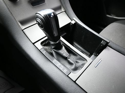 Used 2015 Ford Taurus SEL FWD image 21