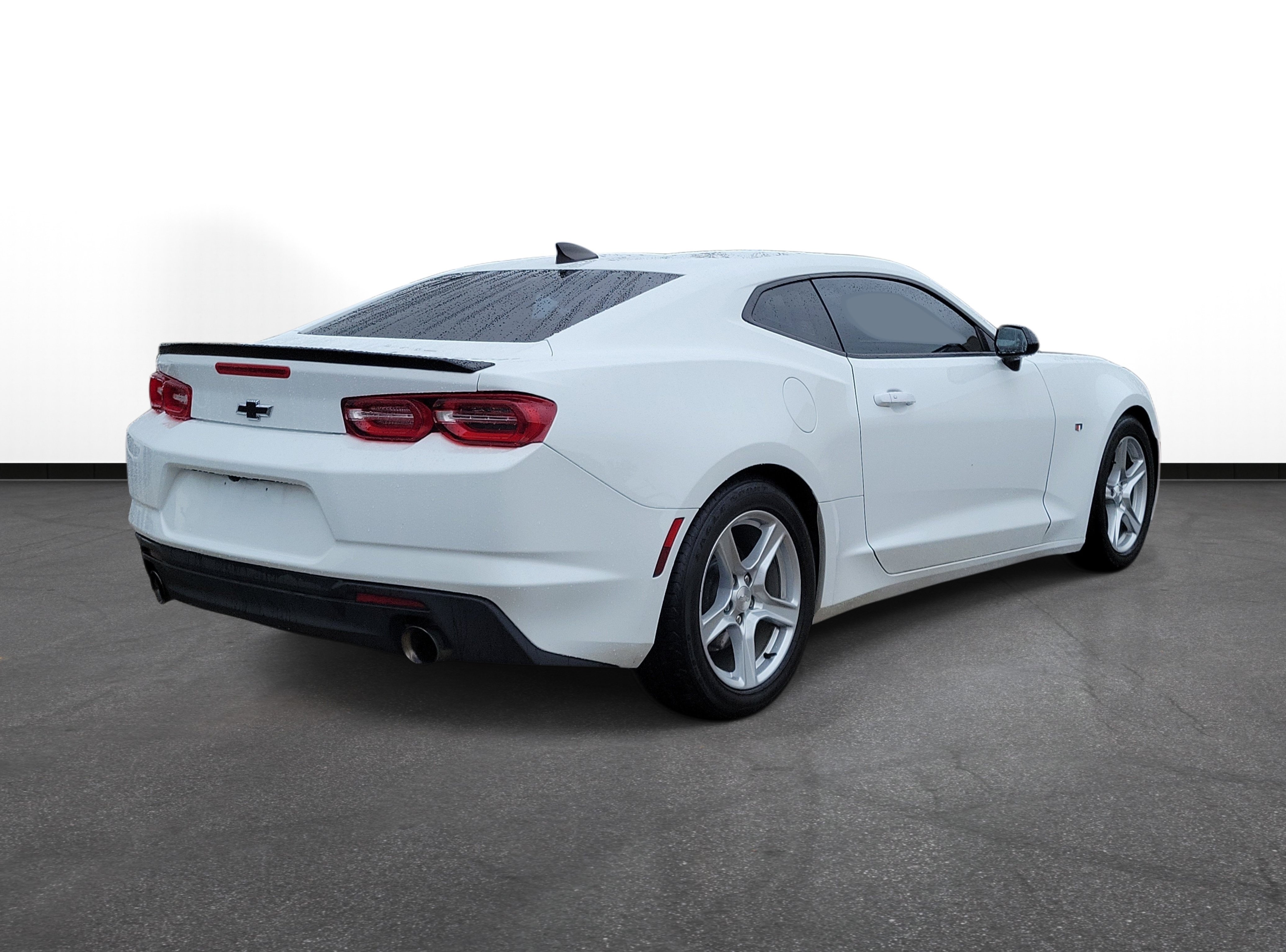 Used 2023 Chevrolet Camaro LT RWD image 4