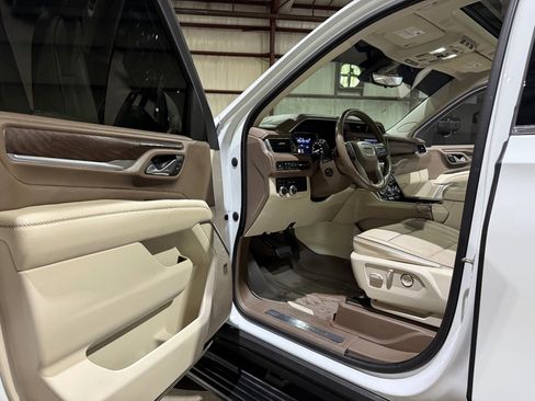 Used 2021 GMC Yukon XL Denali w/ Denali Premium Package image 13
