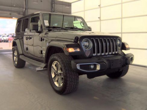 Used 2019 Jeep Wrangler Unlimited Sahara AWD/4WD image 3