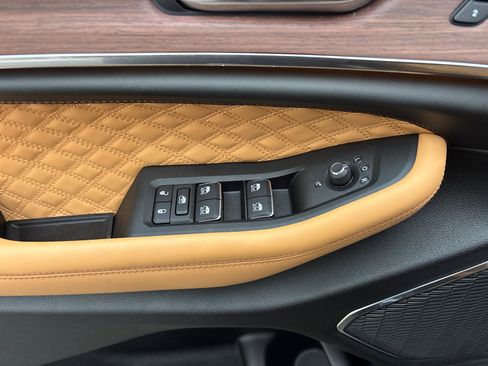 Used 2025 Jeep Grand Cherokee L Summit image 13