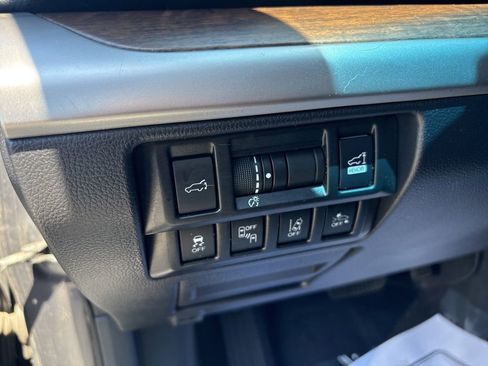 Used 2018 Subaru Outback 2.5i Limited AWD/4WD image 21