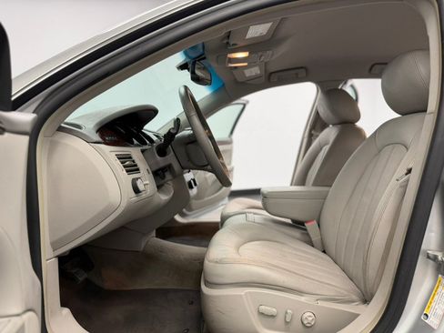 Used 2011 Buick Lucerne CXL w/ Driver Confidence Package FWD image 40