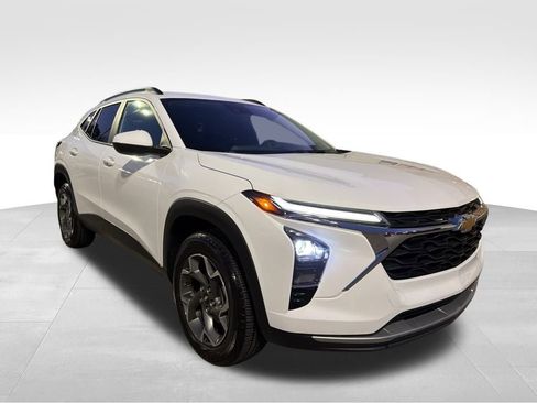 Used 2024 Chevrolet Trax LT image 8