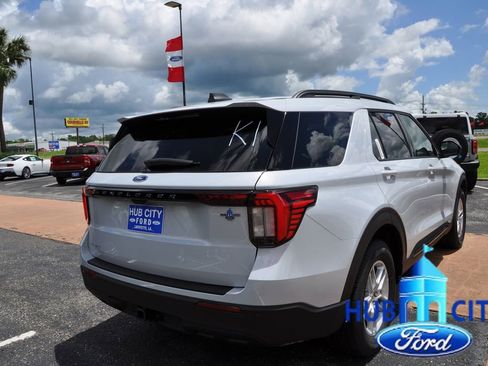 New 2026 Ford Explorer Active RWD image 5