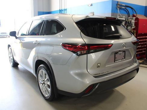 Used 2021 Toyota Highlander Limited AWD/4WD image 27
