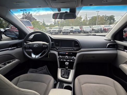 Used 2020 Hyundai Elantra SEL FWD image 12