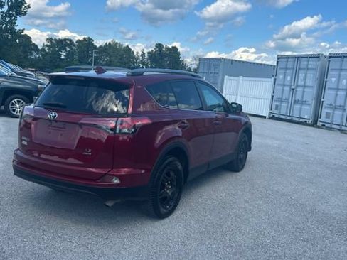 Used 2018 Toyota RAV4 LE AWD/4WD image 3