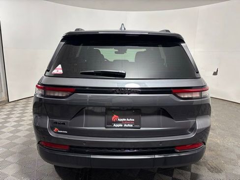 New 2025 Jeep Grand Cherokee Altitude image 5