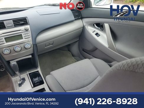 Used 2010 Toyota Camry SE FWD image 21
