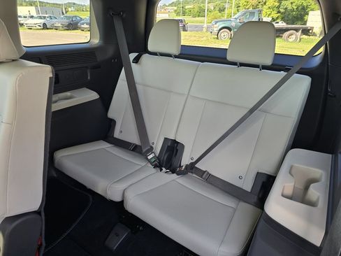 Used 2025 Hyundai Santa Fe SEL FWD image 11