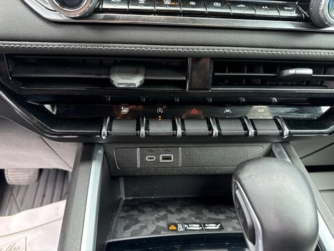 Used 2023 Chevrolet Colorado LT w/ LT Convenience Package II AWD/4WD image 28