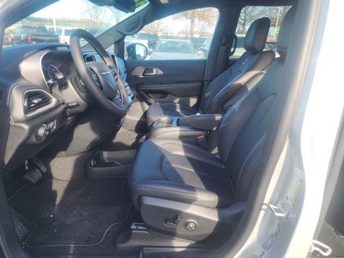 New 2026 Chrysler Pacifica Select w/ S Appearance Package image 17