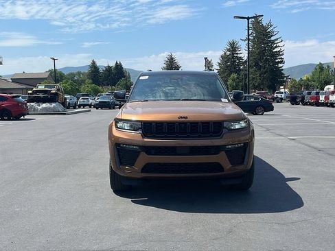 New 2026 Jeep Grand Cherokee Limited AWD/4WD image 2