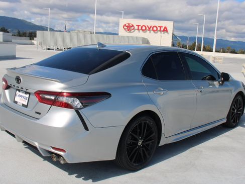 Used 2022 Toyota Camry XSE FWD image 3