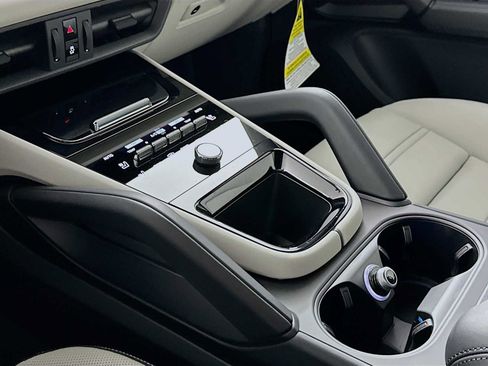 New 2026 Porsche Cayenne image 20