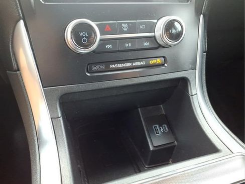 Certified 2024 Ford Edge Titanium AWD/4WD image 22