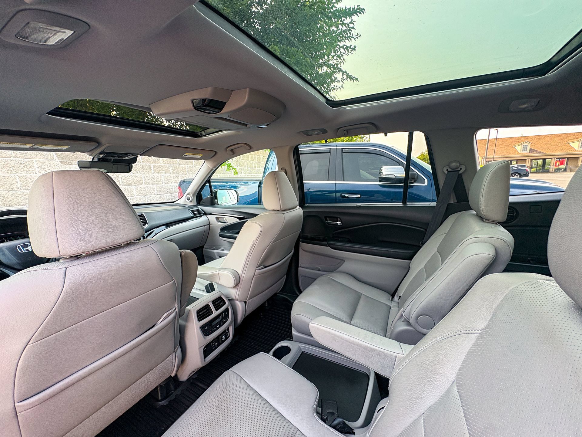 Used 2020 Honda Pilot Elite image 27