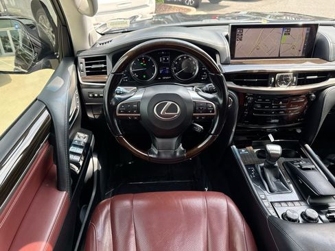 Used 2017 Lexus LX 570 4WD w/ Luxury Package image 11