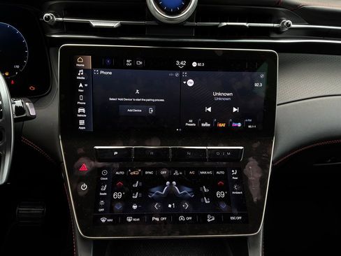 Used 2023 Maserati Grecale Modena AWD/4WD image 29