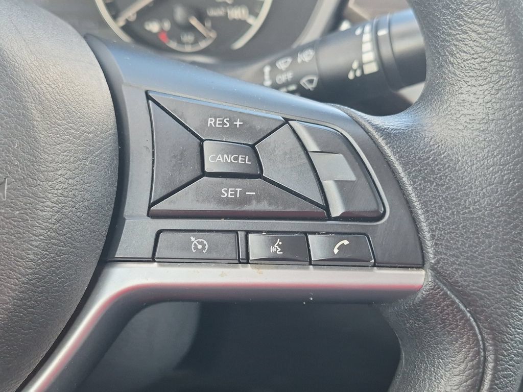 Used 2025 Nissan Altima 2.5 SV FWD image 24